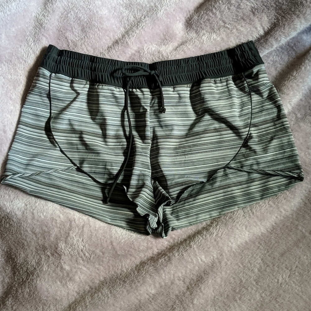 Athleta Stripped Running Shorts L